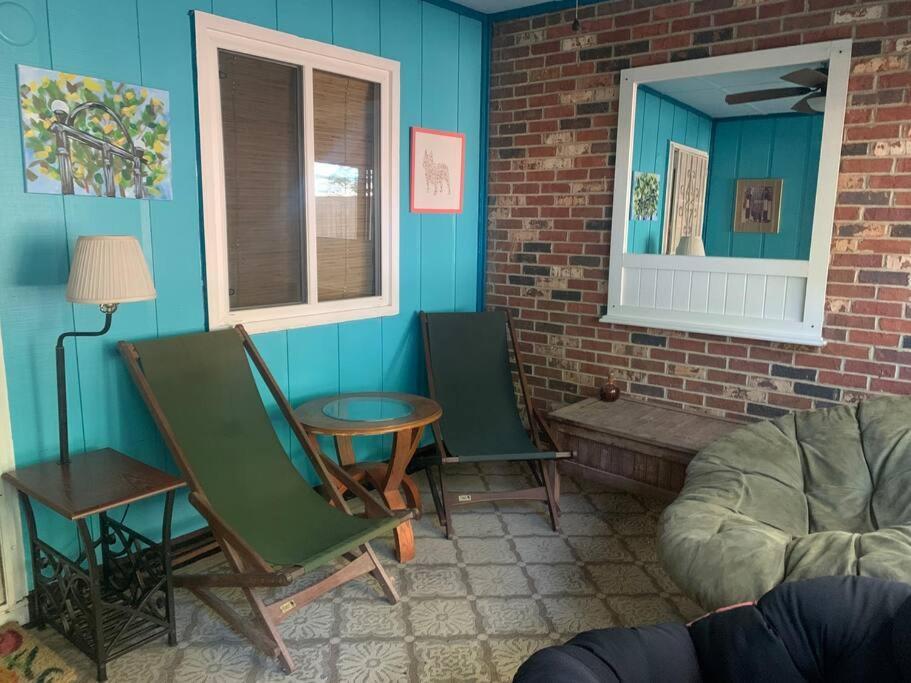 Family Friendly Downtown Home - Private Yard & Grill - Location, Location, Location! Athens Bagian luar foto