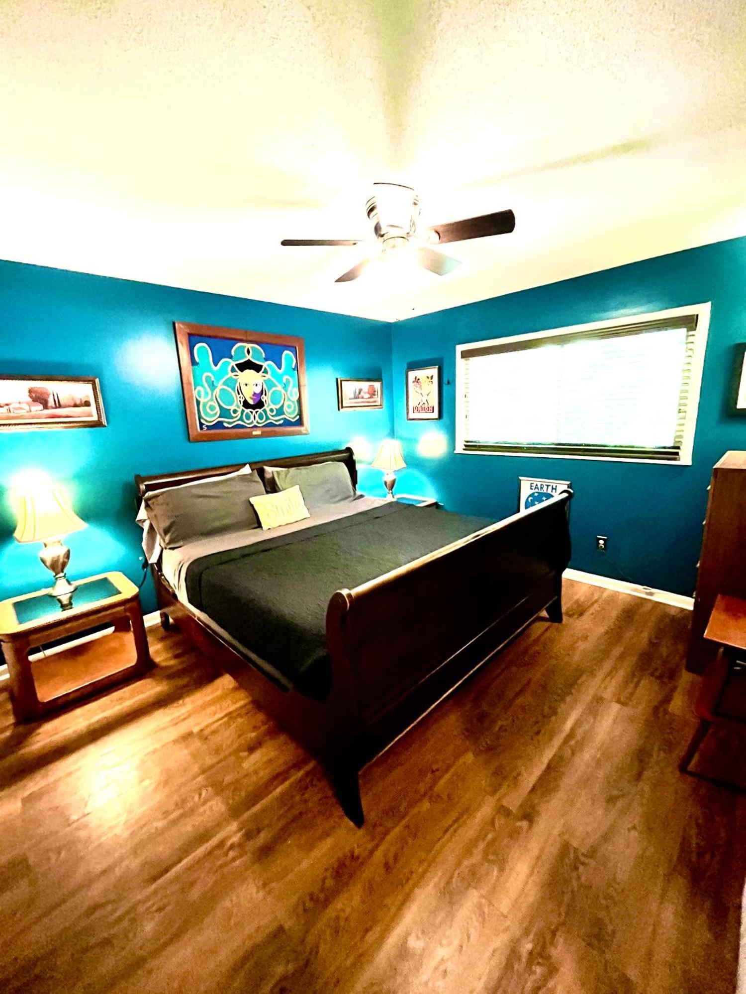 Family Friendly Downtown Home - Private Yard & Grill - Location, Location, Location! Athens Bagian luar foto