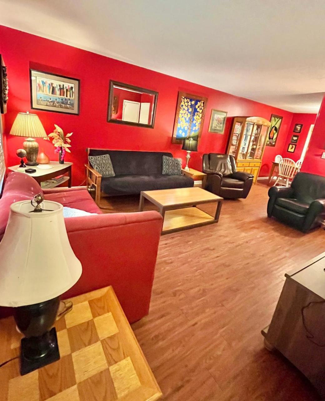 Family Friendly Downtown Home - Private Yard & Grill - Location, Location, Location! Athens Bagian luar foto