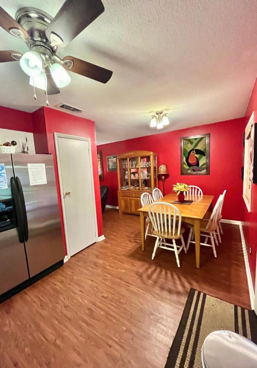 Family Friendly Downtown Home - Private Yard & Grill - Location, Location, Location! Athens Bagian luar foto